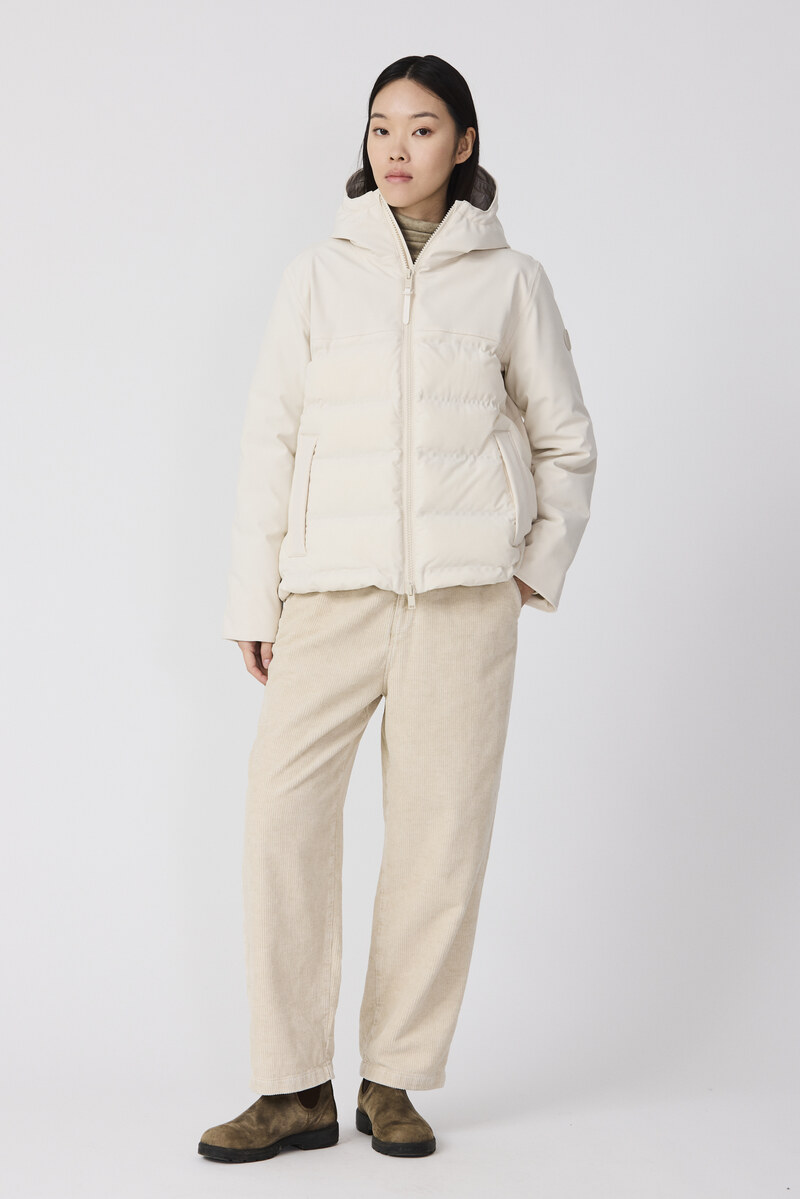 CHAQUETA CORTA TEMPESTA COLOR CREMA 2